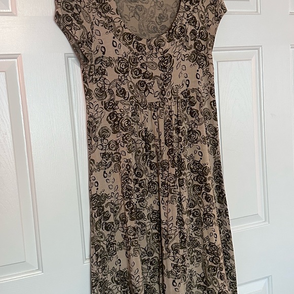 Tan floral dress Apt 9 flowing & flattering side Large - Picture 9 of 15